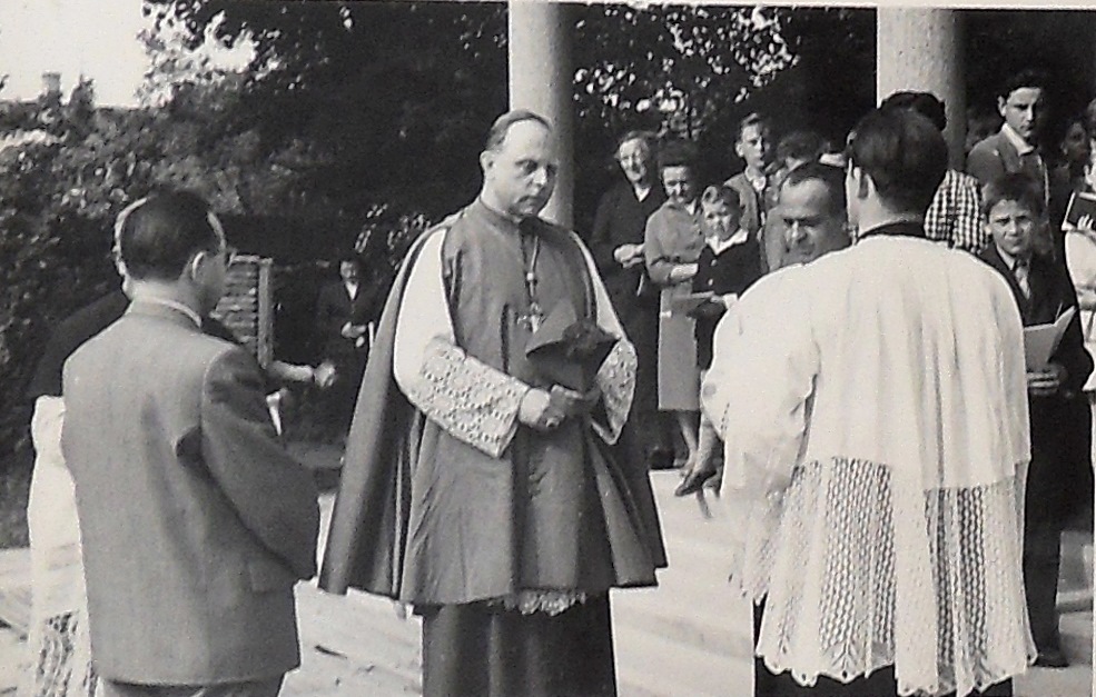 Visitation der Pfarre und Schule durch Erzbischof-Koadjutor Prof. Dr. Franz Jachym, 1958