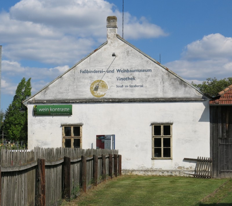 Straß    Fassbinderei- und Weinbaumuseum