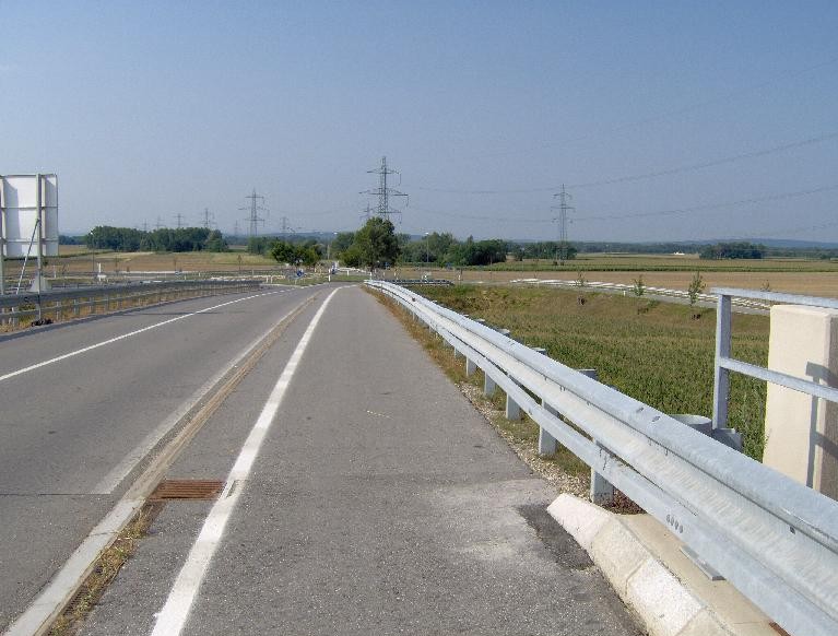 Blick von der Brücke über die S5